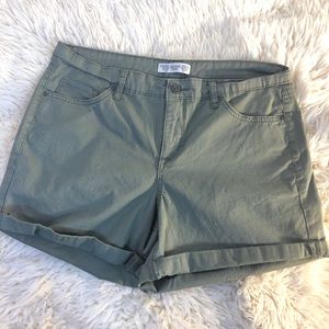 Vintage America | Army Green Roll-up Shorts